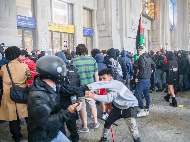 'Dan' za Gazu zavr&scaron;io brutalnim sukobom, prosvjednici izvan kontrole: Ozlijeđeno 60 policajaca