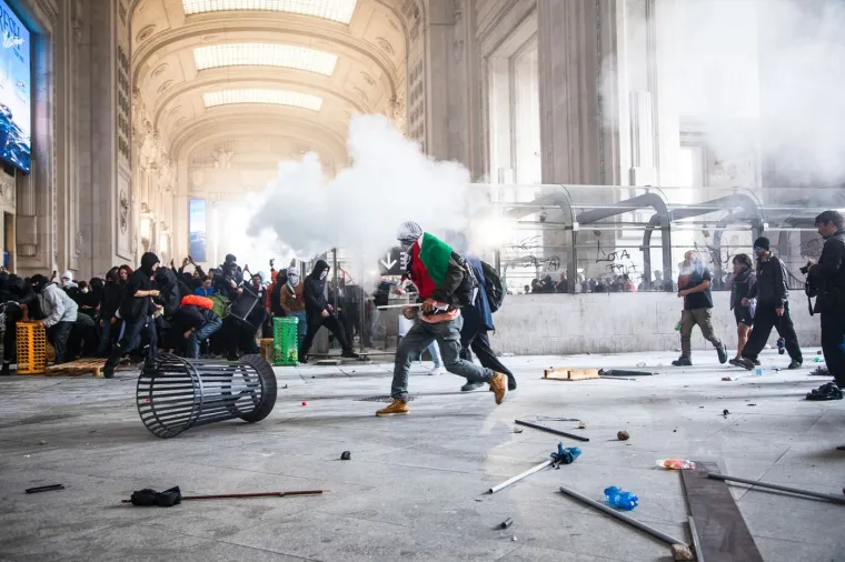 'Dan' za Gazu zavr&scaron;io brutalnim sukobom, prosvjednici izvan kontrole: Ozlijeđeno 60 policajaca