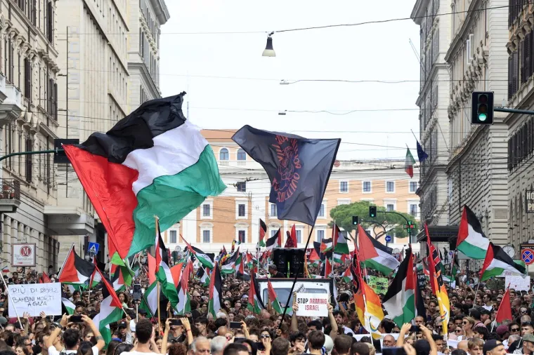 'Dan' za Gazu zavr&scaron;io brutalnim sukobom, prosvjednici izvan kontrole: Ozlijeđeno 60 policajaca