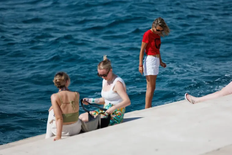 Ma kakva jesen: Zadranke prošetale u haljinicama i privlačile poglede slučajnih prolaznika