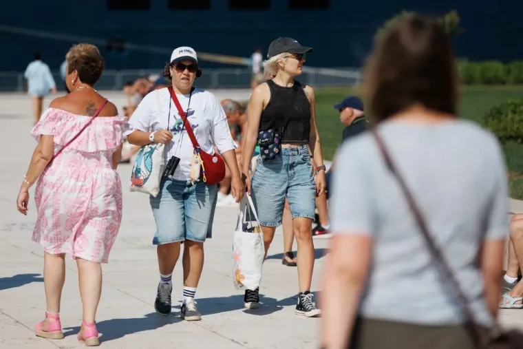 Ma kakva jesen: Zadranke prošetale u haljinicama i privlačile poglede slučajnih prolaznika