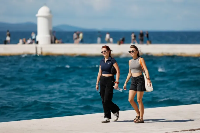 Ma kakva jesen: Zadranke prošetale u haljinicama i privlačile poglede slučajnih prolaznika