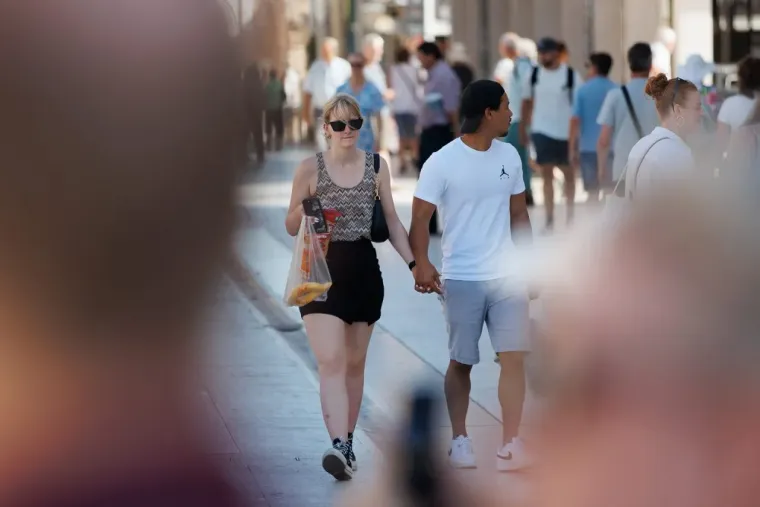 Ma kakva jesen: Zadranke prošetale u haljinicama i privlačile poglede slučajnih prolaznika