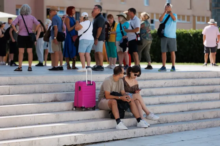 Ma kakva jesen: Zadranke prošetale u haljinicama i privlačile poglede slučajnih prolaznika