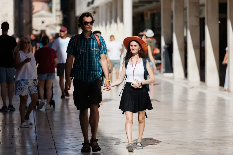 Ma kakva jesen: Zadranke prošetale u haljinicama i privlačile poglede slučajnih prolaznika