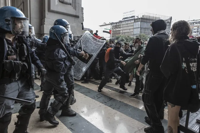 'Dan' za Gazu završio brutalnim sukobom, prosvjednici izvan kontrole: Ozlijeđeno 60 policajaca