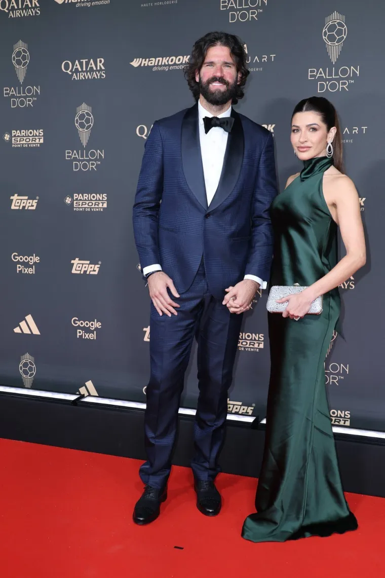 Stigla nogometna elita: Tko su ljepotice koje su ove godine prošetale crvenim tepihom?