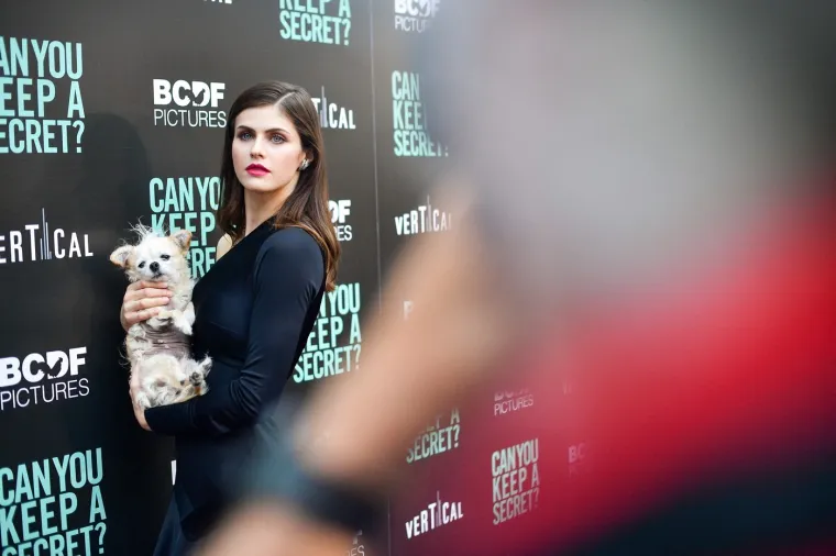 Ljepotica prodornih plavih očiju mogla je imati koga god je htjela, a ljubi 17 godina starijeg