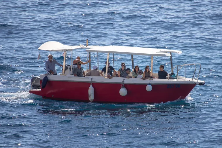 Brineta u roza bikiniju nije trebala nikoga: Ljepotica tamnog tena uživala u vlastitom dru&scaron;tvu