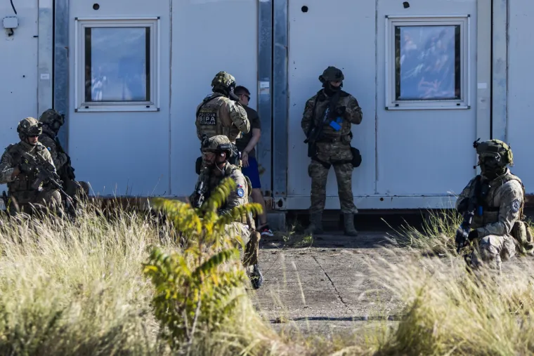 Borba prsa u prsa, helikopteri i specijalci: Pogledajte akcijske scene iz susjedstva