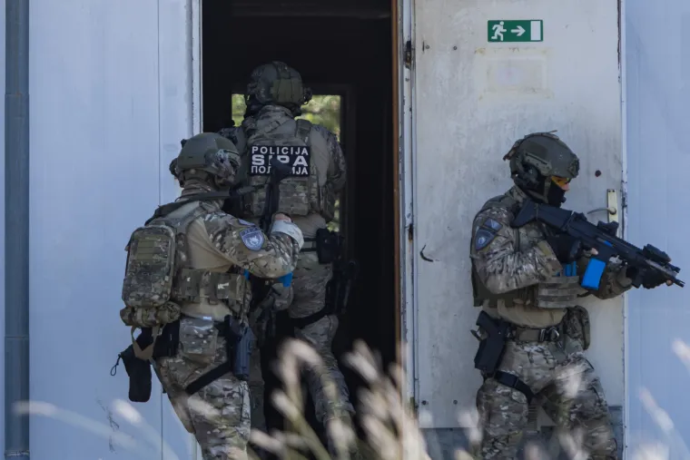 Borba prsa u prsa, helikopteri i specijalci: Pogledajte akcijske scene iz susjedstva