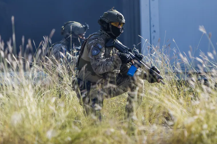 Borba prsa u prsa, helikopteri i specijalci: Pogledajte akcijske scene iz susjedstva