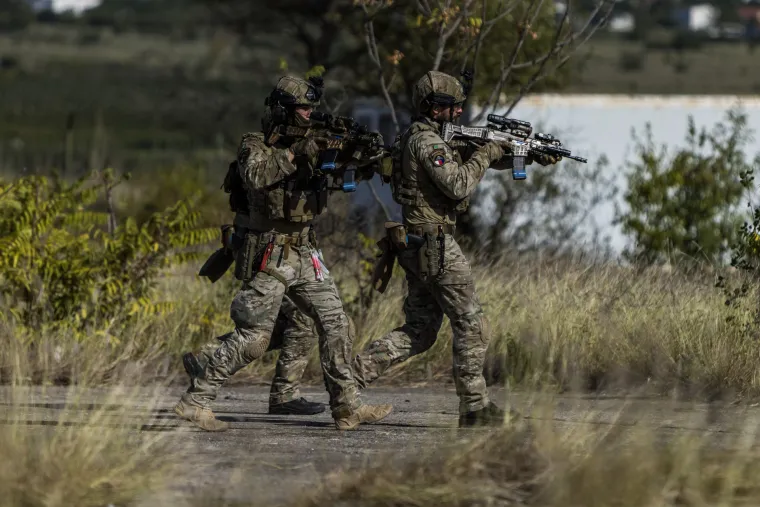 Borba prsa u prsa, helikopteri i specijalci: Pogledajte akcijske scene iz susjedstva