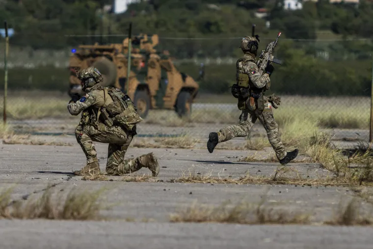 Borba prsa u prsa, helikopteri i specijalci: Pogledajte akcijske scene iz susjedstva