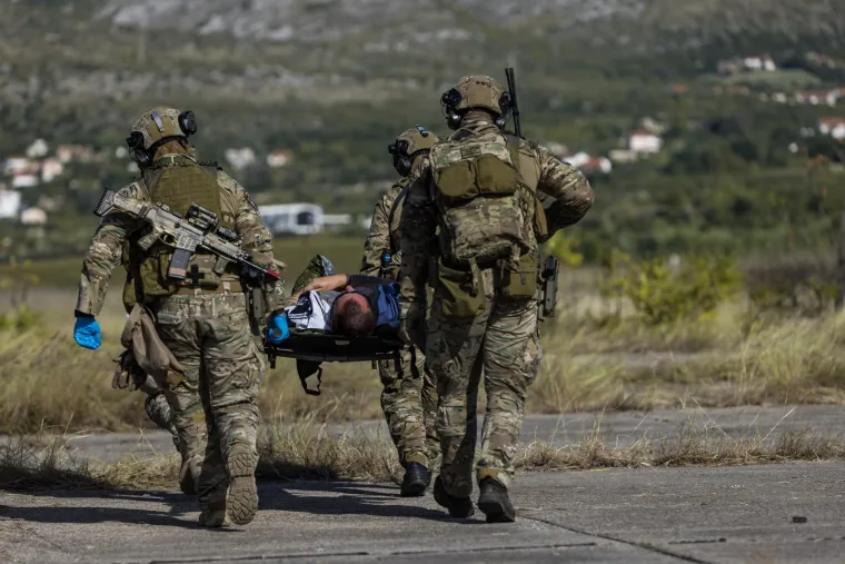 Borba prsa u prsa, helikopteri i specijalci: Pogledajte akcijske scene iz susjedstva