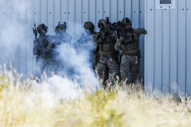 Borba prsa u prsa, helikopteri i specijalci: Pogledajte akcijske scene iz susjedstva