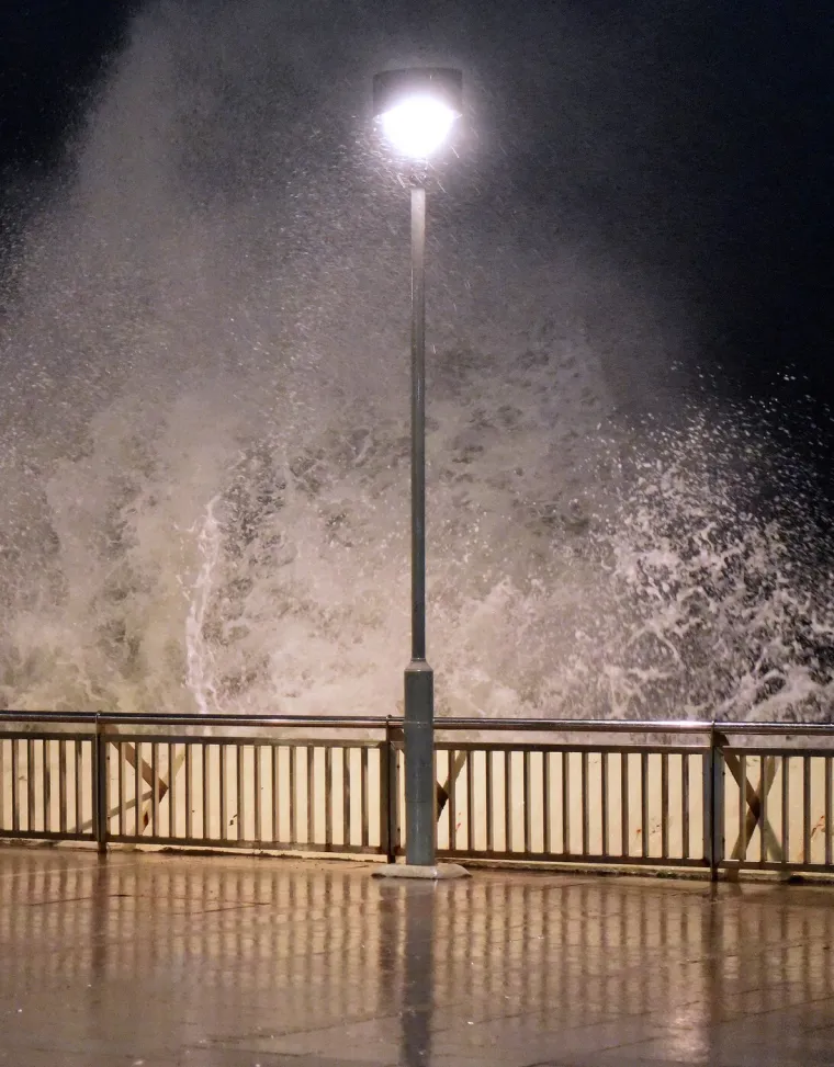 Pogodila ih je žestoka oluja: Voda sru&scaron;ila most, izlilo se jezero, dvije osobe izgubile život
