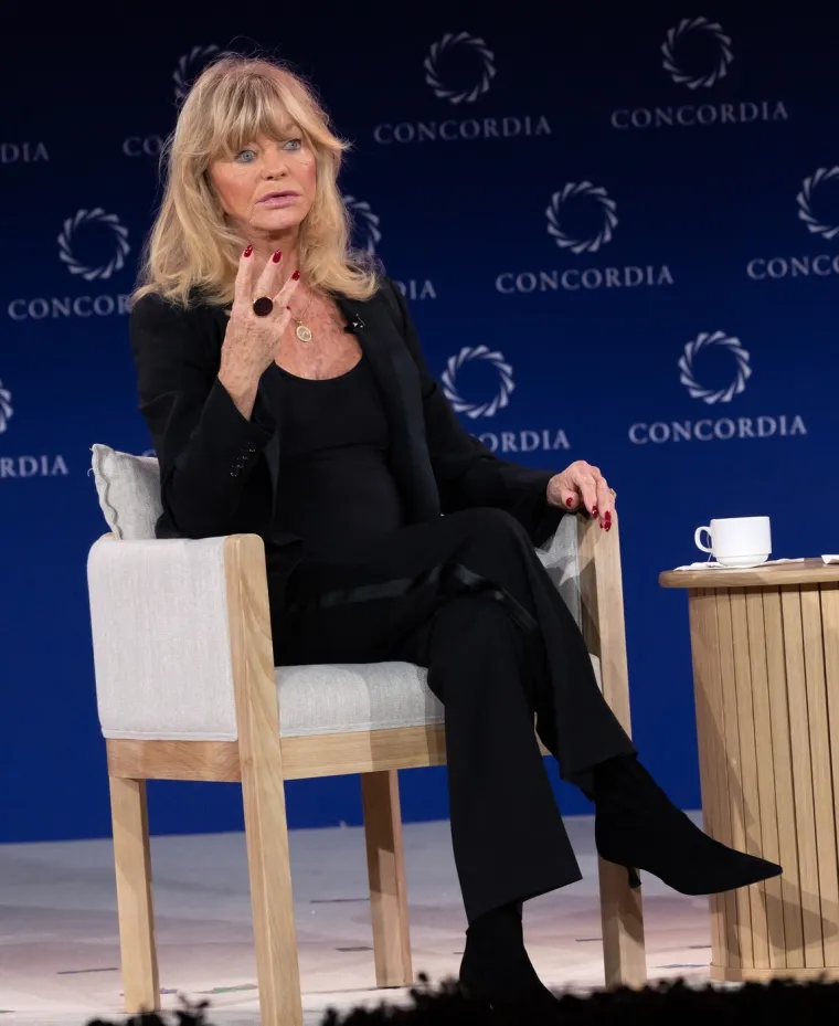 Bila je seks-simbol 70-ih, svi su pred njom padali na koljena: Sa 79 godina i dalje zrači