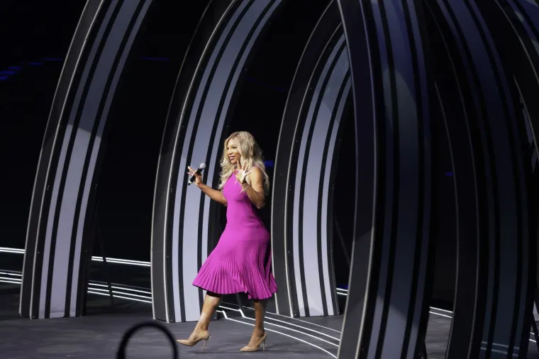 Nazivali su je gorilom pa kad je smr&scaron;avila pomoću Ozempica optužili da je posvijetlila kožu