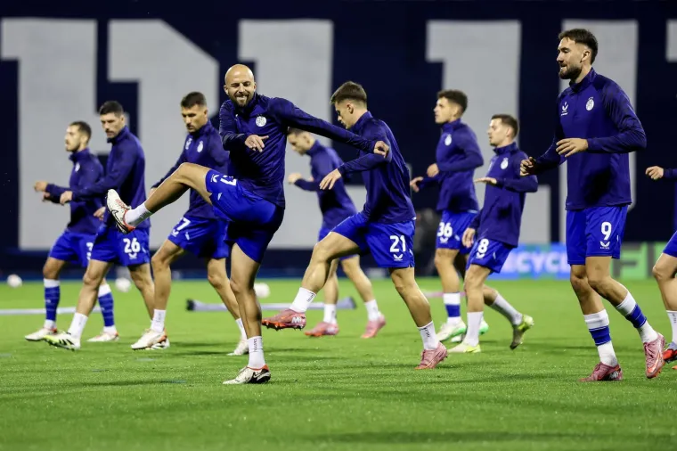 Zastava iz Srbije se pojavila na Maksimiru: Svi su gledali &scaron;to se vijori na jugu stadiona