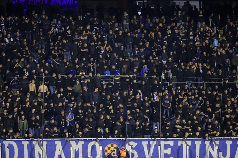 Zastava iz Srbije se pojavila na Maksimiru: Svi su gledali &scaron;to se vijori na jugu stadiona