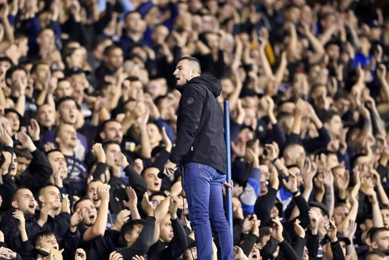 Zastava iz Srbije se pojavila na Maksimiru: Svi su gledali &scaron;to se vijori na jugu stadiona