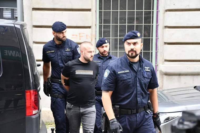 Pogledajte privođenje mu&scaron;karca osumnjičenog za ubojstvo kod Slavonskog Broda