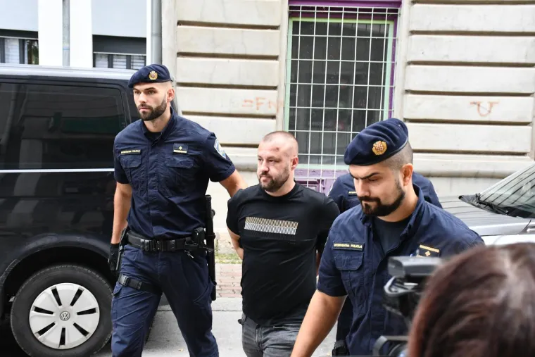 Pogledajte privođenje mu&scaron;karca osumnjičenog za ubojstvo kod Slavonskog Broda