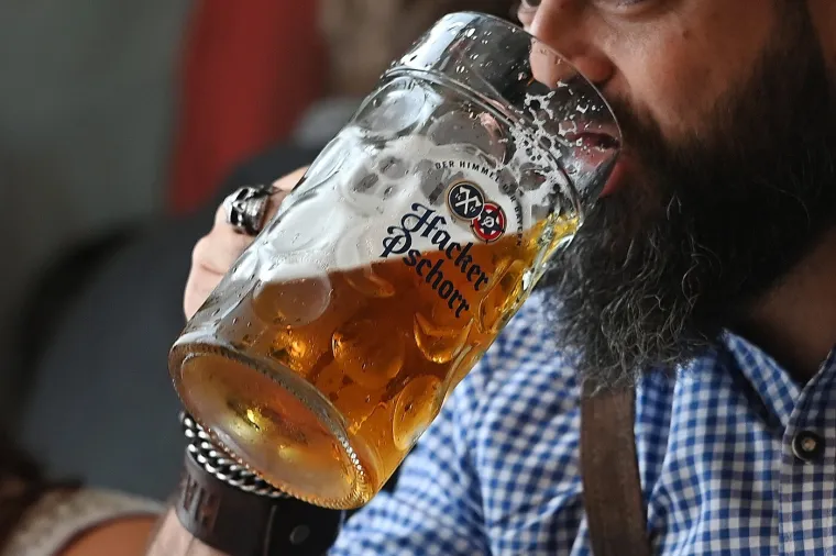 Krigle pune, prekrasne djevojke i dirndli: Pogledajte galeriju Oktoberfesta