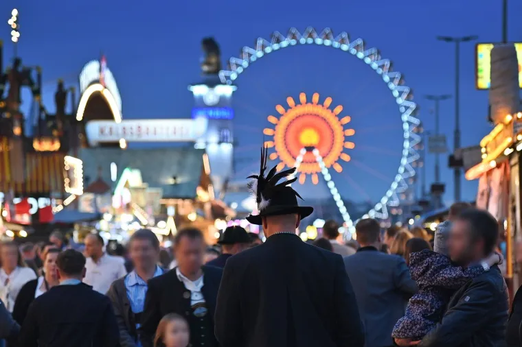 Krigle pune, prekrasne djevojke i dirndli: Pogledajte galeriju Oktoberfesta