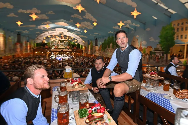 Krigle pune, prekrasne djevojke i dirndli: Pogledajte galeriju Oktoberfesta