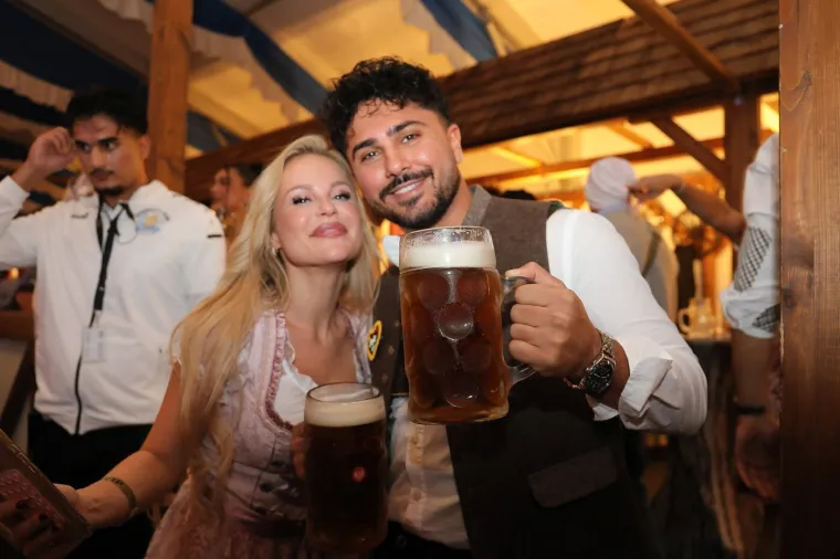 Krigle pune, prekrasne djevojke i dirndli: Pogledajte galeriju Oktoberfesta