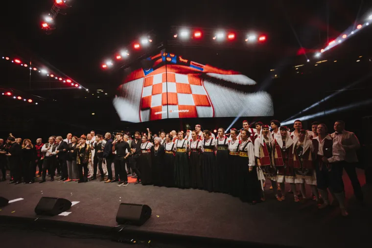 Kada domoljubi okupiraju Arenu: Uz Bulića i &Scaron;koru na pozornicu stiže veliko iznenađenje