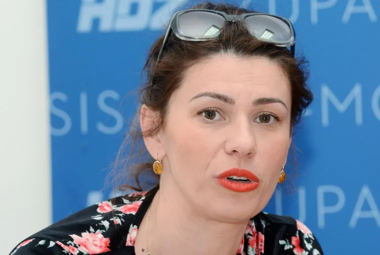 Ovo je nova članica DP-a: Pozirala za Playboy, bila u centru skandala, zgrozila komentarom o ustašama