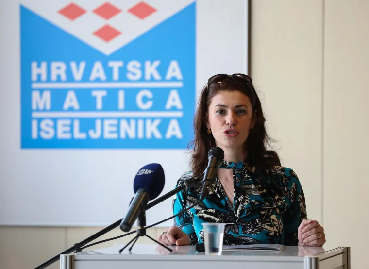 Ovo je nova članica DP-a: Pozirala za Playboy, bila u centru skandala, zgrozila komentarom o usta&scaron;ama