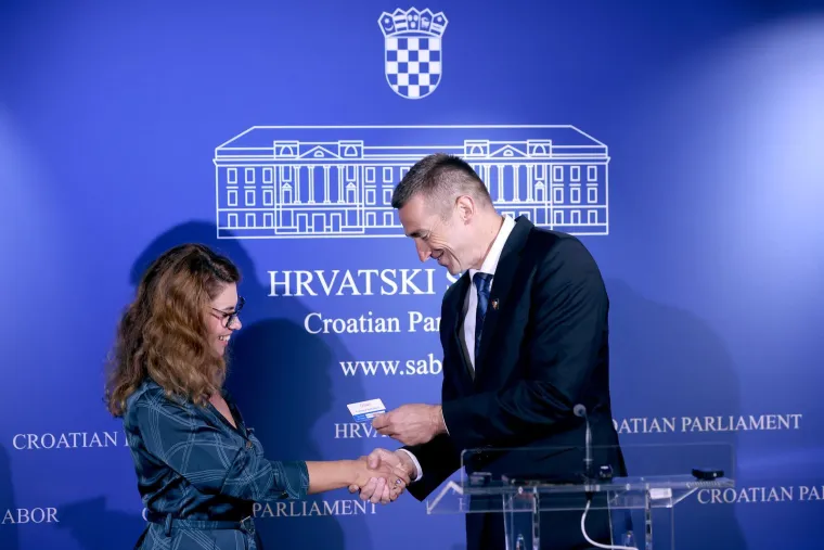 Ovo je nova članica DP-a: Pozirala za Playboy, bila u centru skandala, zgrozila komentarom o ustašama