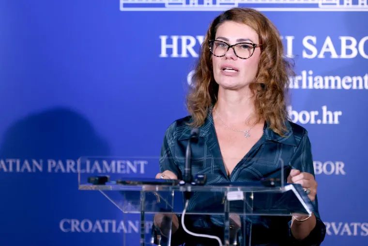 Ovo je nova članica DP-a: Pozirala za Playboy, bila u centru skandala, zgrozila komentarom o ustašama