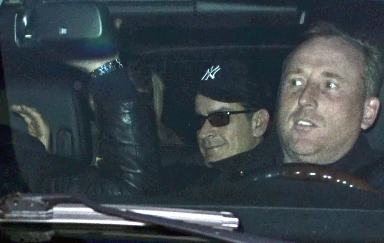 Od seksa s muškarcima preko cracka do HIV-a: Najkontroverznija izdanja Charlieja Sheena