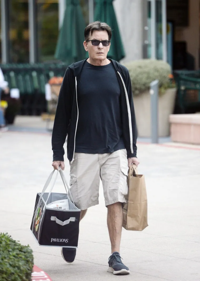 Od seksa s mu&scaron;karcima preko cracka do HIV-a: Najkontroverznija izdanja Charlieja Sheena