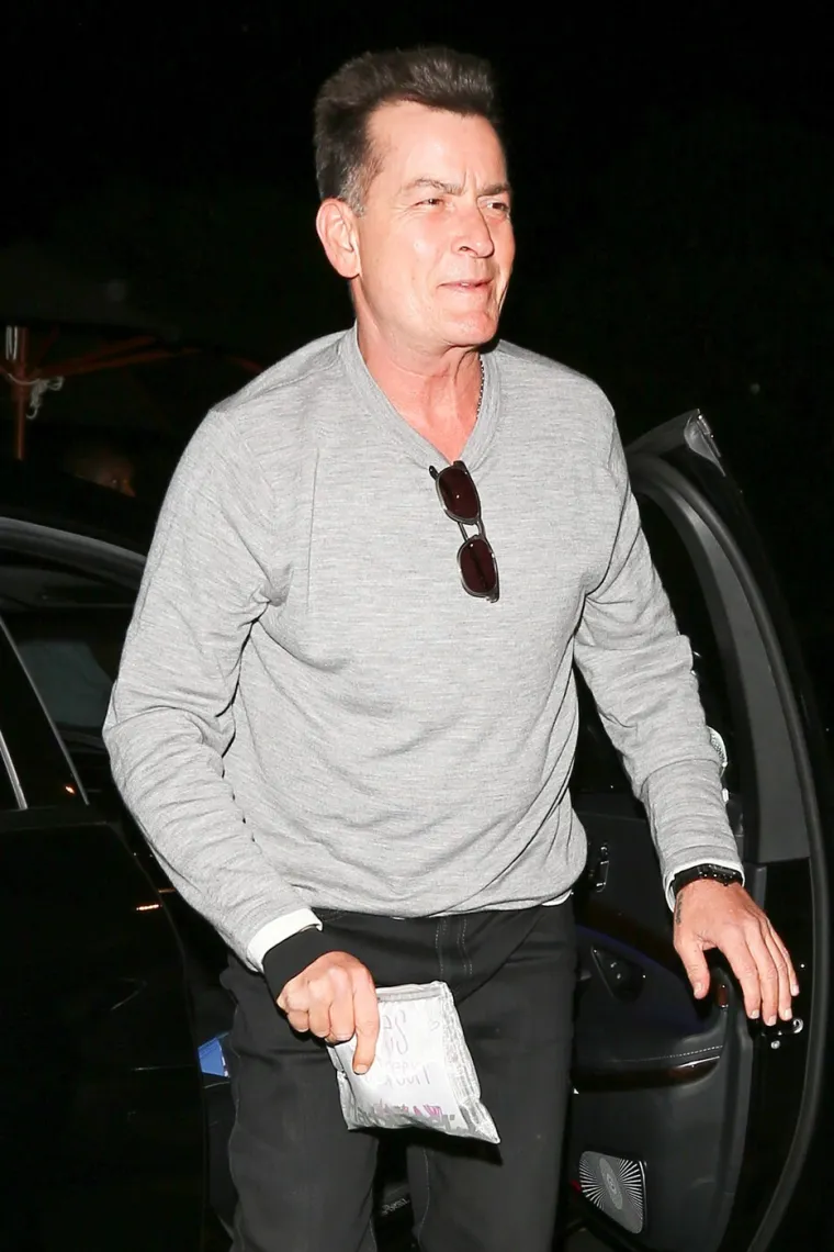 Od seksa s mu&scaron;karcima preko cracka do HIV-a: Najkontroverznija izdanja Charlieja Sheena