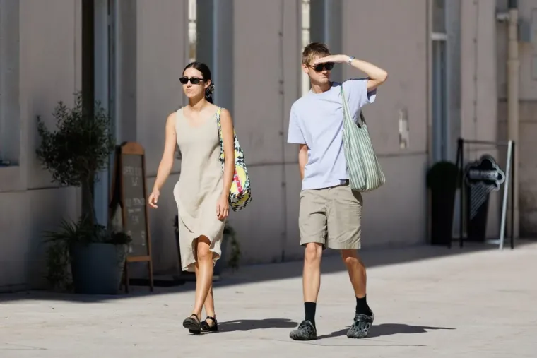 Njene bujne obline bile su u prvom planu: Zgodna dama svojom pojavom užarila Zadar