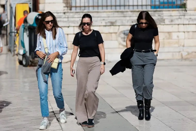 Njene bujne obline bile su u prvom planu: Zgodna dama svojom pojavom užarila Zadar