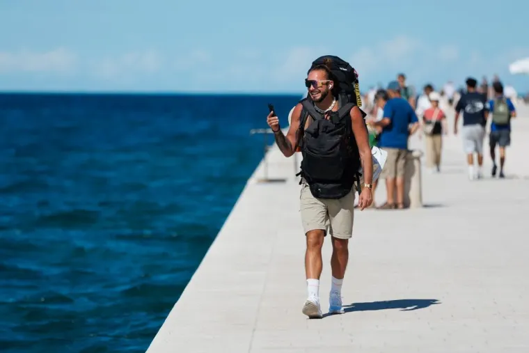 Njene bujne obline bile su u prvom planu: Zgodna dama svojom pojavom užarila Zadar