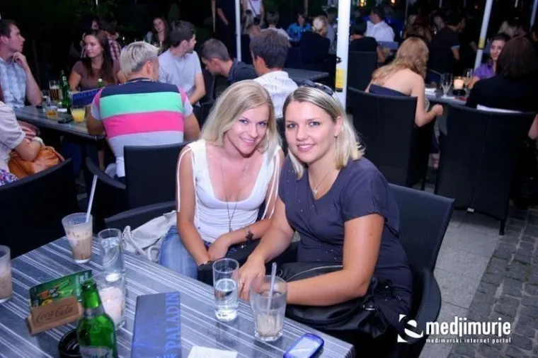 Zaljubljeni preko u&scaron;iju fe&scaron;tali su sve do jutra: S ovog para nitko nije skidao pogled