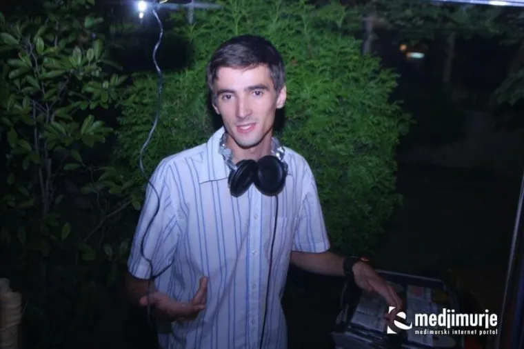 Zaljubljeni preko u&scaron;iju fe&scaron;tali su sve do jutra: S ovog para nitko nije skidao pogled