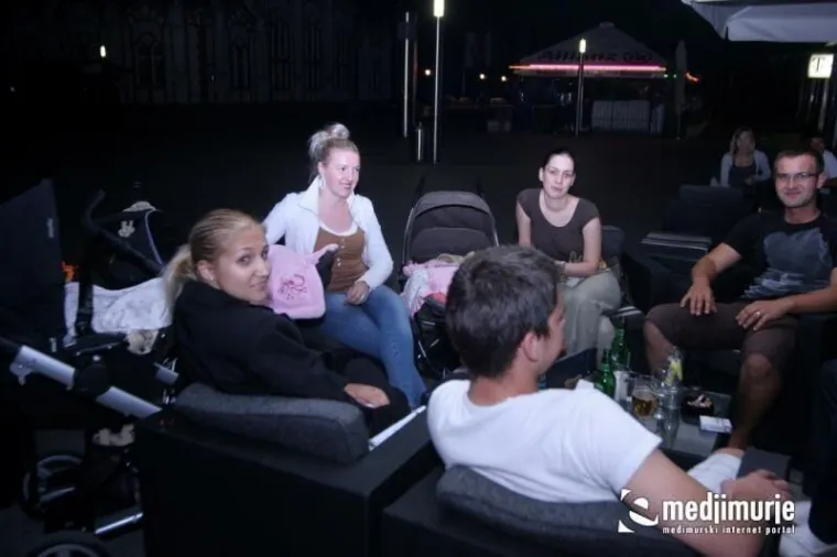 Zaljubljeni preko u&scaron;iju fe&scaron;tali su sve do jutra: S ovog para nitko nije skidao pogled