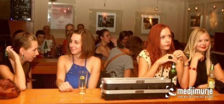 Zaljubljeni preko u&scaron;iju fe&scaron;tali su sve do jutra: S ovog para nitko nije skidao pogled