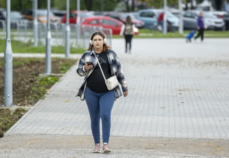 Ova elegantna dama osvojila je prolaznike: Zgodnoj brineti vitke figure nitko nije mogao odoljeti
