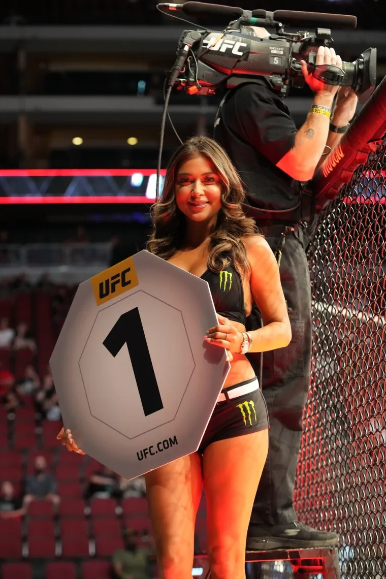 Pojavom i karizmom promijenila lice i naličje UFC-a: 'Osjećam se sjajno u bikiniju'