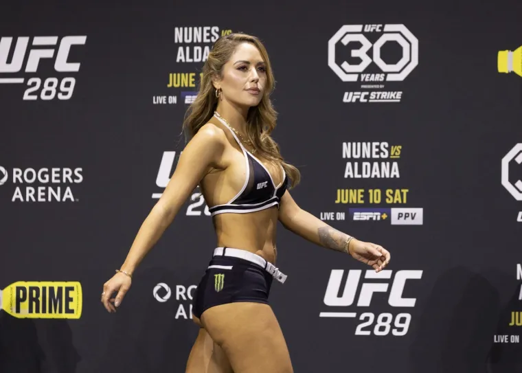 Pojavom i karizmom promijenila lice i naličje UFC-a: 'Osjećam se sjajno u bikiniju'